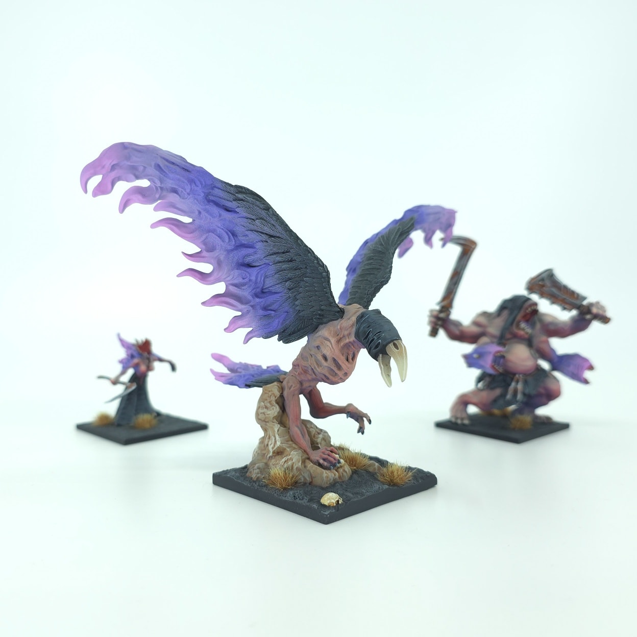 Have a little time here and there to dit and paint some of my own stuff in my vacation. It's quite nice. So finished the Voidtalon today, here in the company of The Butcher and a Banshee.
