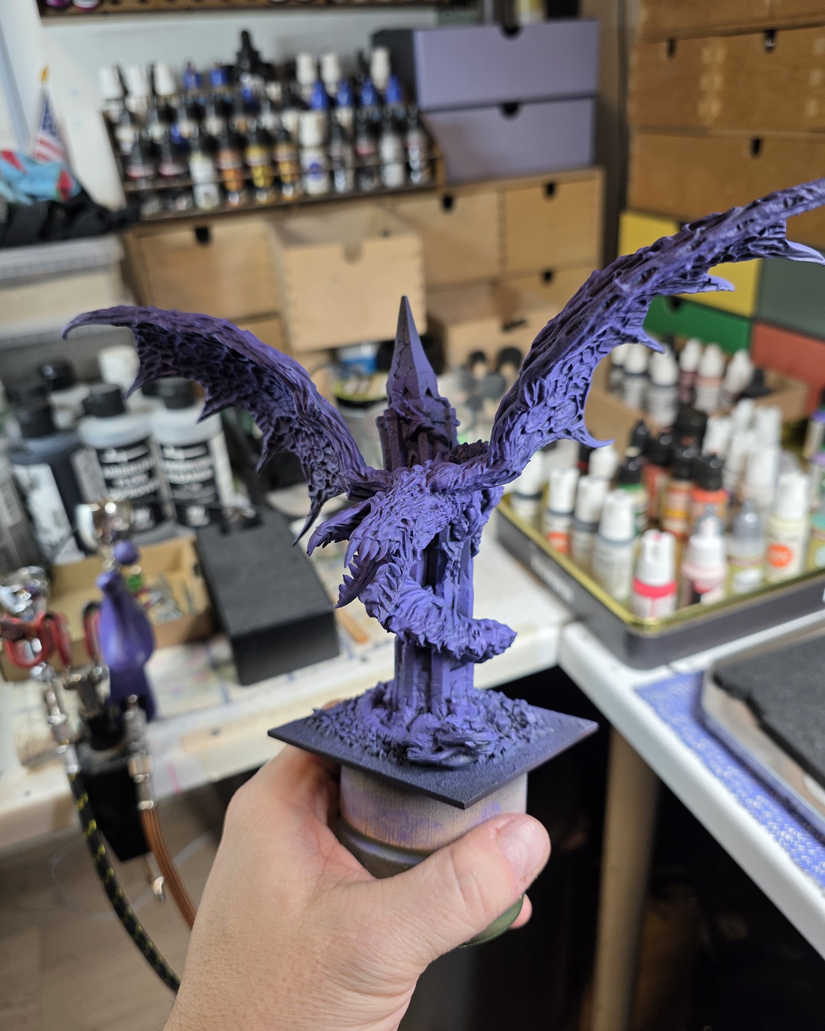 A huge model with plenty of cleanup.
But got started on the vip of the nightstalkers, the Voidlurker.
Primed and base coated