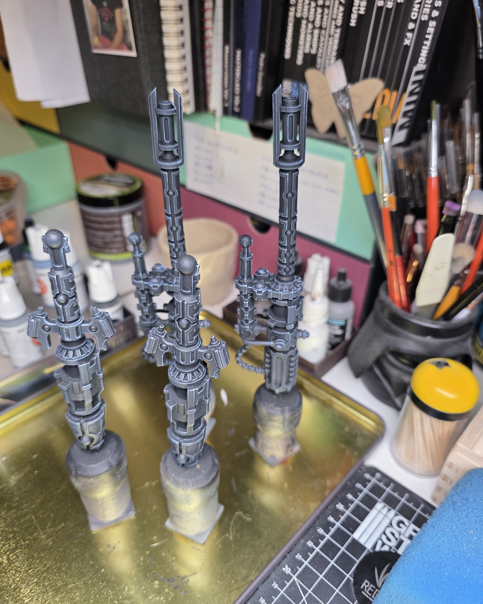 Edge highlight done. Time to get the OSL juice flowing. Almost done with the Necron Seraptek. Final pictures to follow 😁 

#necronswarhammer40k #necron #warhammer40kminiatures #warhammer40kpainting #warhammer40kcommunity #warpainter #thearmypainter #greenstuffworld #akinteractivepaints #akinteractiveofficial #akinteractive #redgrassgames #acrylicosvallejo